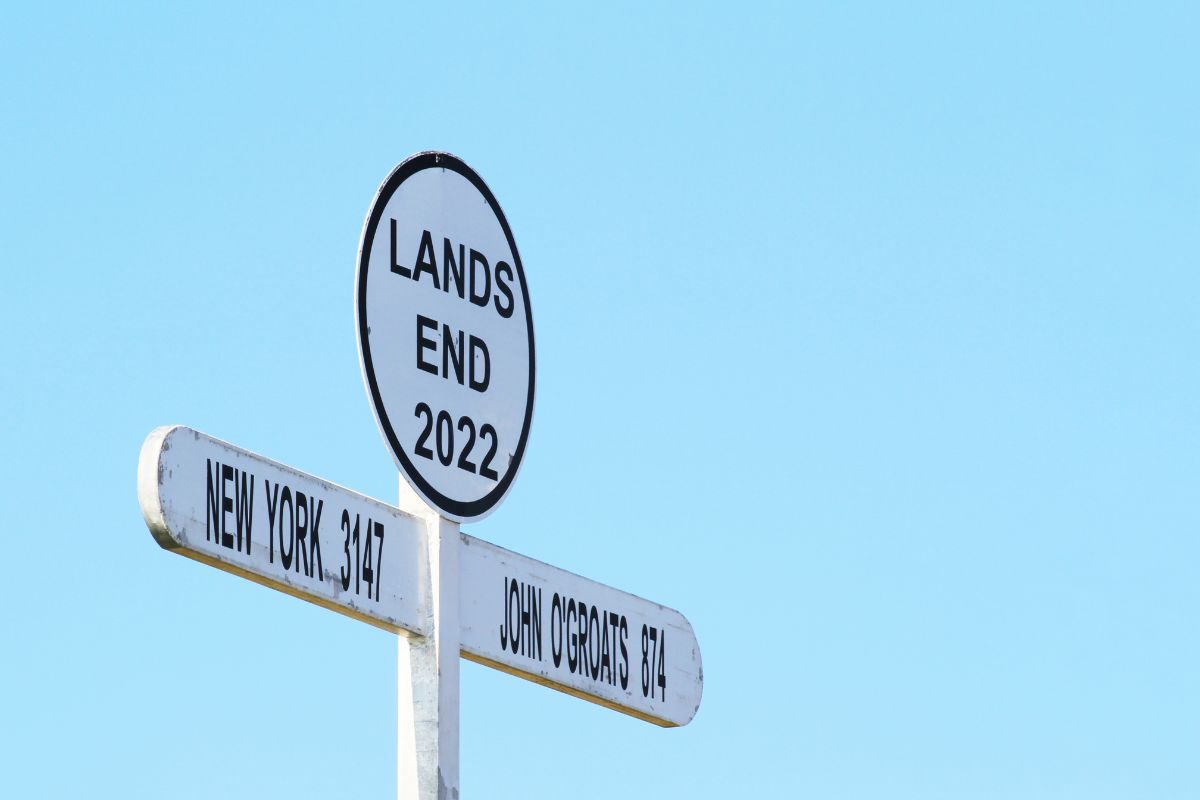 Land's End Cornwall Wegweiser westlichster Punkt England