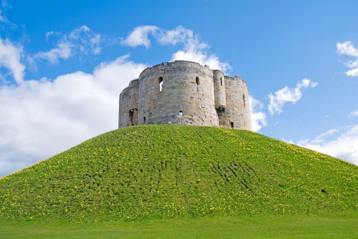 Clifford's Tower York Castle Sehenswürdigkeiten England