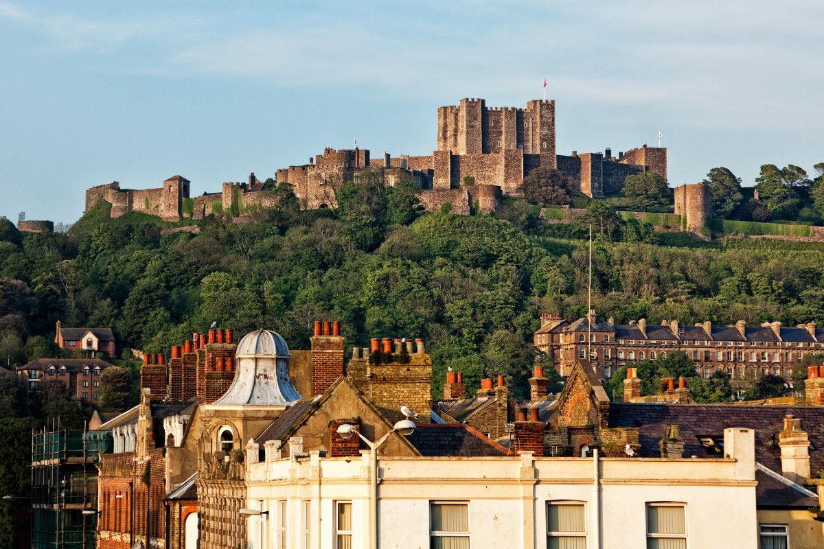 Dover Castle Sehenswürdigkeit über dem Fährhafen England