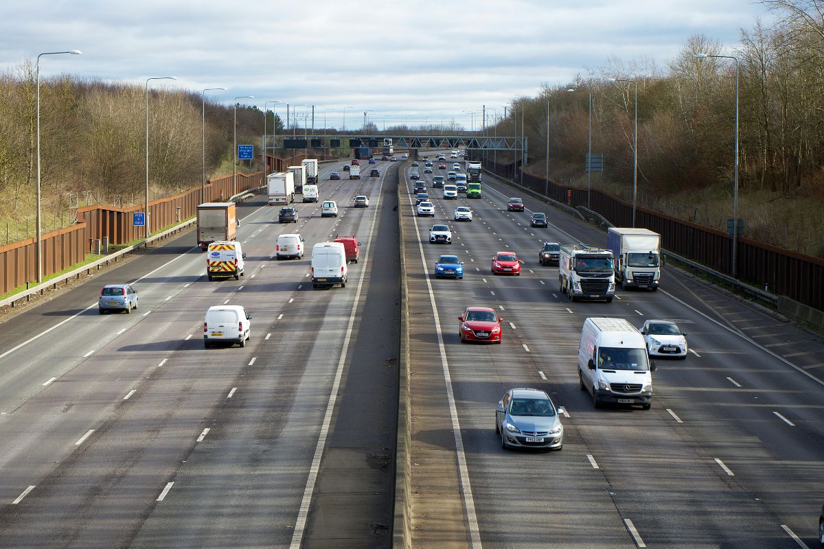 Übersicht der wichtigsten Regeln für das Autofahren in England