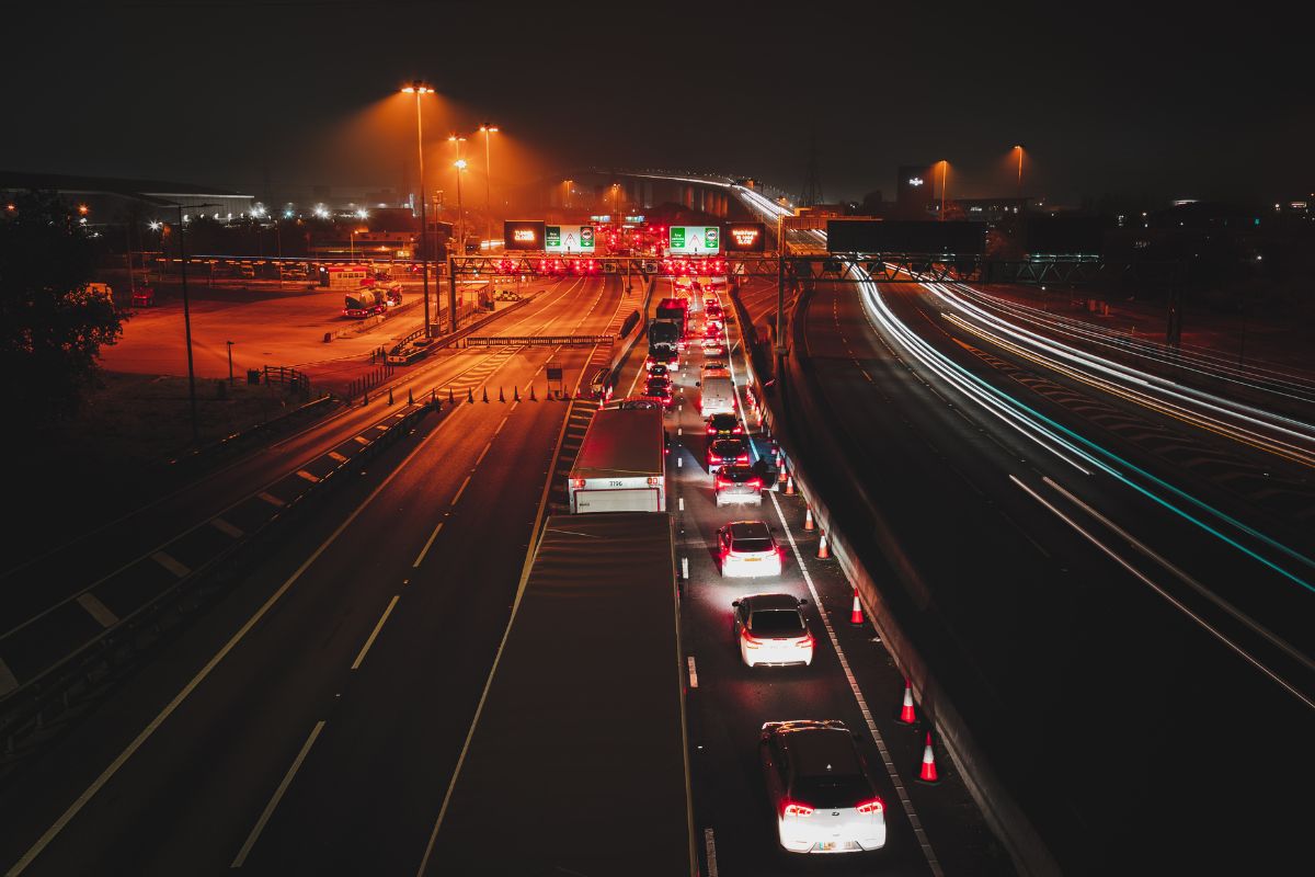 Stau an der Dartford Crossing auf der M25 bei London mit dichtem Verkehr